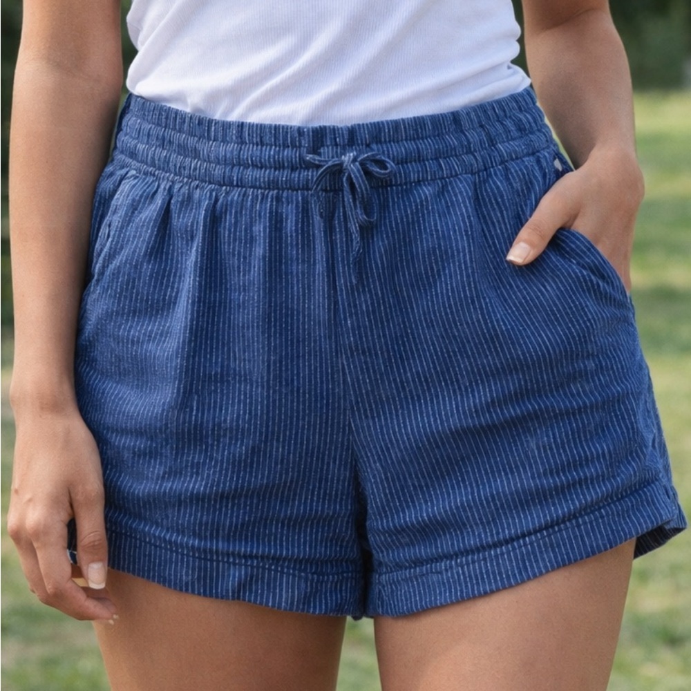 Old Navy Navy Pinstripe High-Waist Drawstring Shorts size L